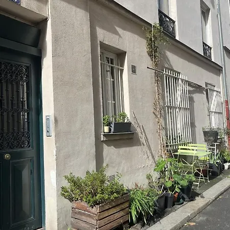 Apartment Charming In The Heart Of Paris